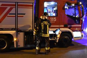 Rosta, auto distrutta dalle fiamme: illeso il conducente