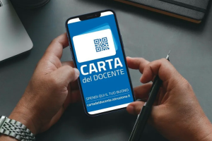 Carta docente 2026 in ritardo: bonus ancora bloccato e importo incerto per gli insegnanti