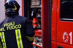 Torino, auto in fiamme in Corso Unione Sovietica: paura e traffico bloccato