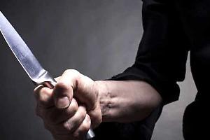 Notte di terrore: malmenata e minacciata con un coltello dall’ex