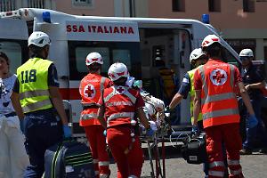 Paura sulla 460 a Salassa: scontro violento tra tre auto, una coppia in codice giallo