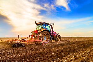 Nuove strade, ciclabili, ferrovie e stazioni elettriche e in Val di Susa spariscono prati e campi coltivati