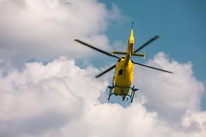 Nebbia blocca il primo elisoccorso: operatore di Roburent trasferito in ospedale per trauma cranico