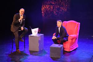 Emanuele Filiberto al Teatro Juvarra: dall’esilio alla tv, il racconto di una vita “scomoda sui troni”