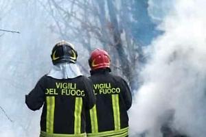 Emergenza roghi in Val Susa: fiamme sopra Bruzolo, in azione l'elicottero regionale
