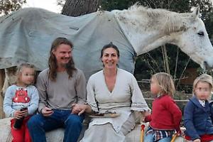 Famiglia nel bosco, il neuropsichiatra Ammaniti difende i genitori: “Separare i figli è un errore”