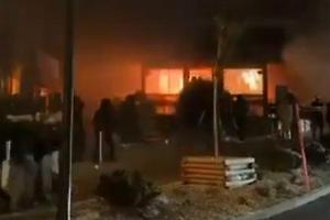 Inferno Crans-Montana, il racconto del buttafuori: «Strisciavo sotto i morti per salvarmi»