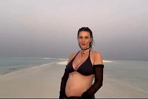 Rose Villain è incinta. L’annuncio in un video con la nuova canzone “tuttaluce”