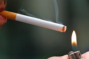 Sigarette più care da domani: pacchetti fino a 5,80 euro