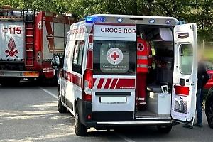 Scontro a Mirafiori Nord: furgoncino si ribalta dopo l’impatto, un ferito in codice giallo