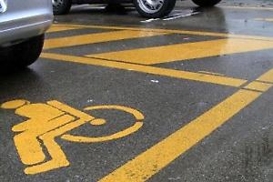 Rivoli, permesso disabili del padre morto usato e falsificato: scatta la multa