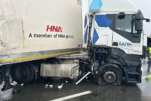 Incidente a Torino: tir intraversato e un ferito in ospedale