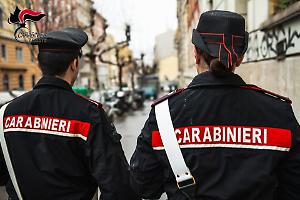 Borgaro Torinese, auto ariete contro il compro-oro: vetrata distrutta ma il colpo fallisce