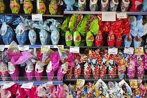 Uova di Pasqua 2026: i prezzi continuano a salire fino al +10%