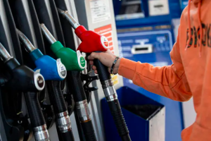Carburanti, sconto sulle accise fino al 23 maggio: benzina e diesel non più trattati allo stesso modo