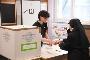 Circa metà dei torinesi corre alle urne: in Italia un’affluenza record con il 45%