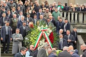 Pontida saluta Bossi: il sogno padano tra applausi e tensioni