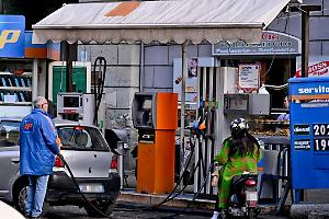 Benzina low cost in Spagna: cresce il “turismo del pieno” dai Paesi vicini