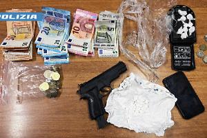 Ivrea, arrestato minorenne con cocaina e crack: sequestrati 1.500 euro e una pistola giocattolo
