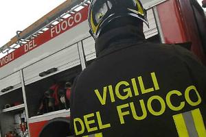 Condove in fiamme: paura e rogo incontrollato in una cascina