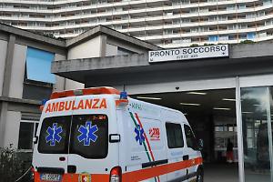 Paziente dà fuoco a una barella,  paura nella notte al pronto soccorso del San Martino di Genova