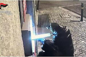 Esplosioni ai bancomat tra Torino e provincia: arrestati tre ladri dopo il colpo a Volpiano