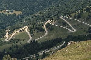 Perdono il sentiero nella notte sulla Via del Sale: salvate due escursioniste