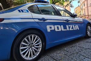 Torino, dramma sfiorato sul ponte: giovane salvato dalla polizia in extremis