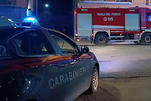 Roghi nella notte nel centro di Bra: cestini in fiamme, scatta l'allarme vandalismo