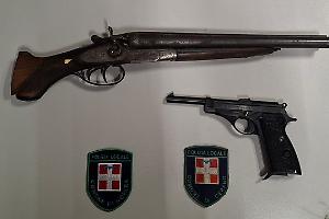 Armi clandestine pronte all’uso: blitz della polizia locale in un palazzo di Novara