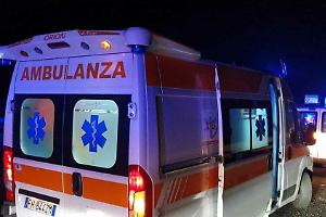 Paura in tangenziale sud: un camion perde una sbarra di metallo, colpite due auto