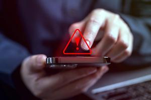 Sconti impossibili e siti identici agli originali: così le truffe online svuotano le carte degli utenti