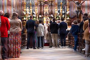 Il vescovo di Ivrea a Bosconero: “Doverose dimissioni durante le indagini”