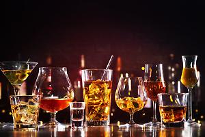 Allarme alcol in Italia: consumi in crescita e record tra giovani e donne