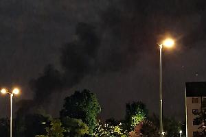 Incendio a Piossasco, in fiamme un capannone industriale: densa colonna di fumo visibile a distanza