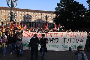 "Siamo tutti la Flotilla". Corteo di un migliaio di Pro-Pal in centro dopo il presidio
