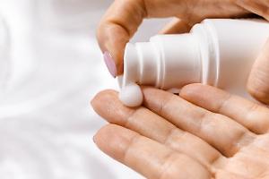 Cosmetici UE, nuove regole dal 1° maggio 2026