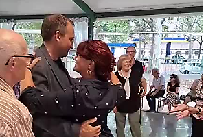 Il sindaco torna in pista (da ballo) e va di briscola: in agenda anche il petanque