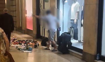 In centro a Torino arriva il "Michael Jackson abusivo". E la municipale? "&Egrave; impegnata a fare le multe sulle strisce blu"