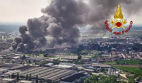 Spento il rogo di Beinasco, ecco cosa &egrave; successo. LE FOTO