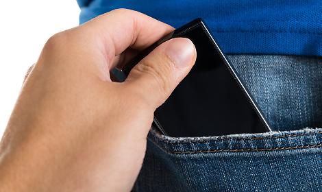 Smartphone e salute maschile: i potenziali rischi delle radiazioni sulla fertilità