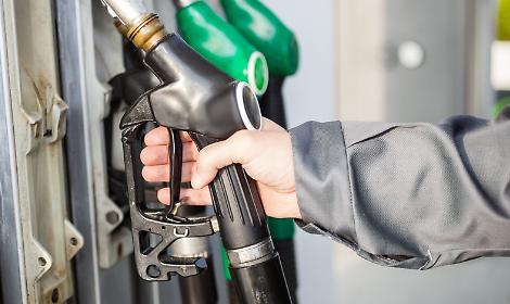 Accise mobili: la guida per capire il sistema che blocca l&rsquo;impennata dei carburanti