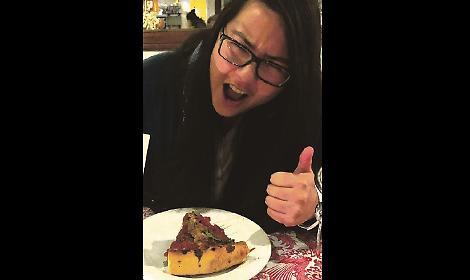 Se la “Pizza Girl” ti aggiunge pure i cetriolini, il futuro va accettato anche se pieno di dolore