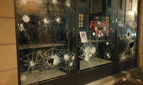 vetrine spaccate anarchici