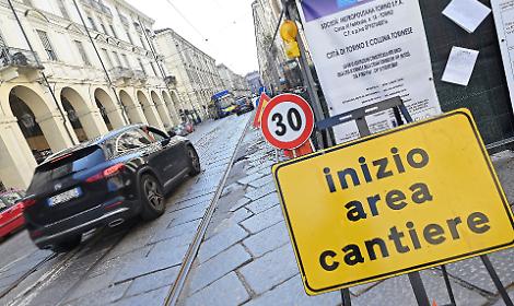 Appalti pubblici, Torino alza l&rsquo;asticella: badge in cantiere e stop ai subappalti a cascata