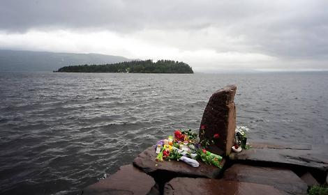 Gli attentati di Oslo e di UtøyaCosì Breivik fredda 77 persone