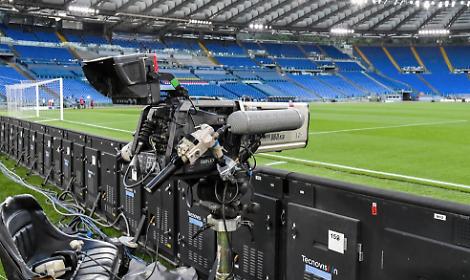 Perché calano i diritti Tv del calcio?