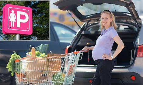 Torino sperimenta i "parcheggi rosa" nel 2025: stalli senza permessi, si punta al senso civico