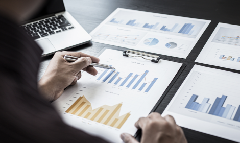 Le imprese torinesi ripartono, ma a due velocit&agrave;: crescono i servizi, ma arretra il commercio