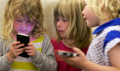 Social e minori, Torino apre il fronte: &laquo;Rischiamo di perdere un&rsquo;intera generazione&raquo;